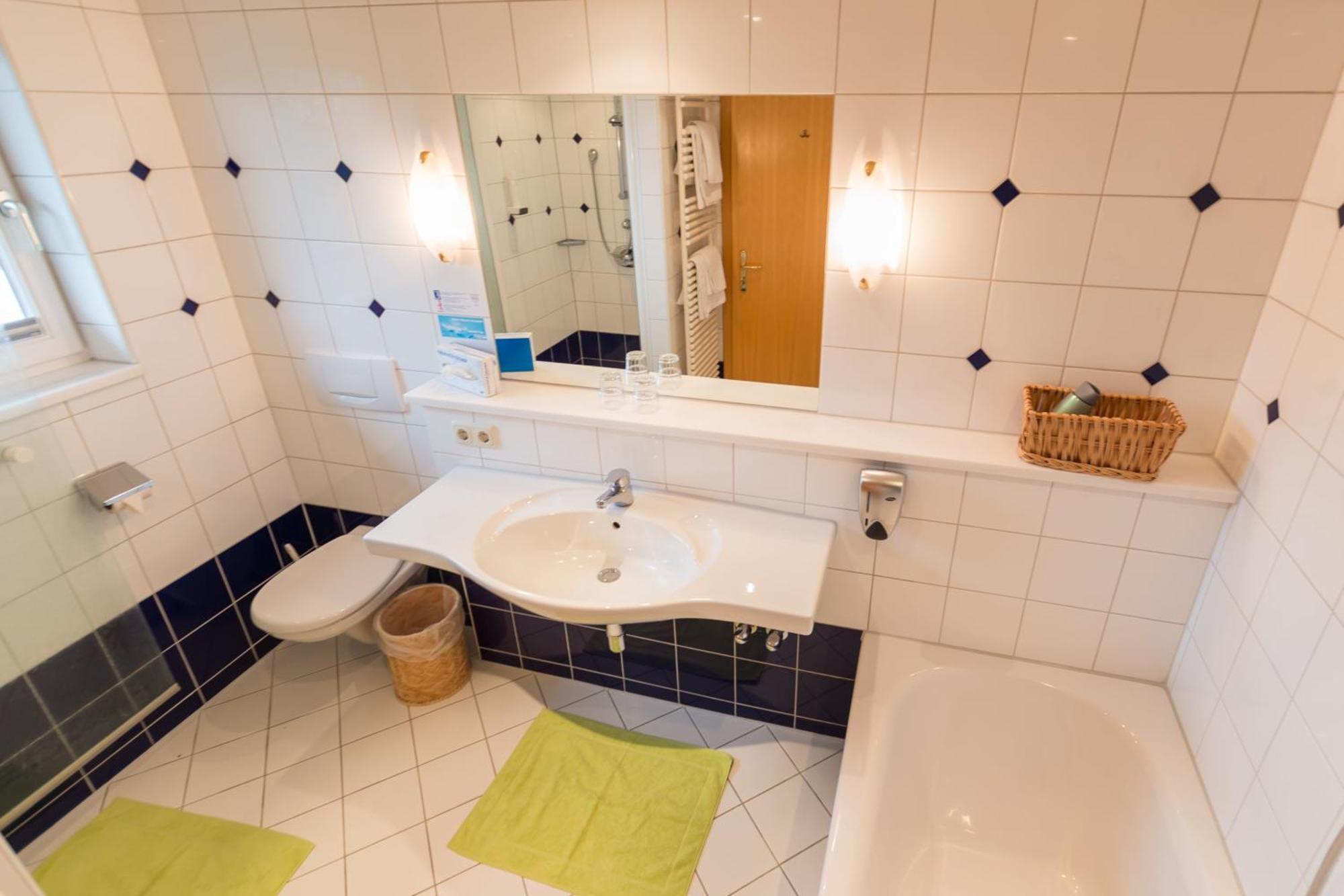 Gasthof Neuwirt Eugendorf Room photo