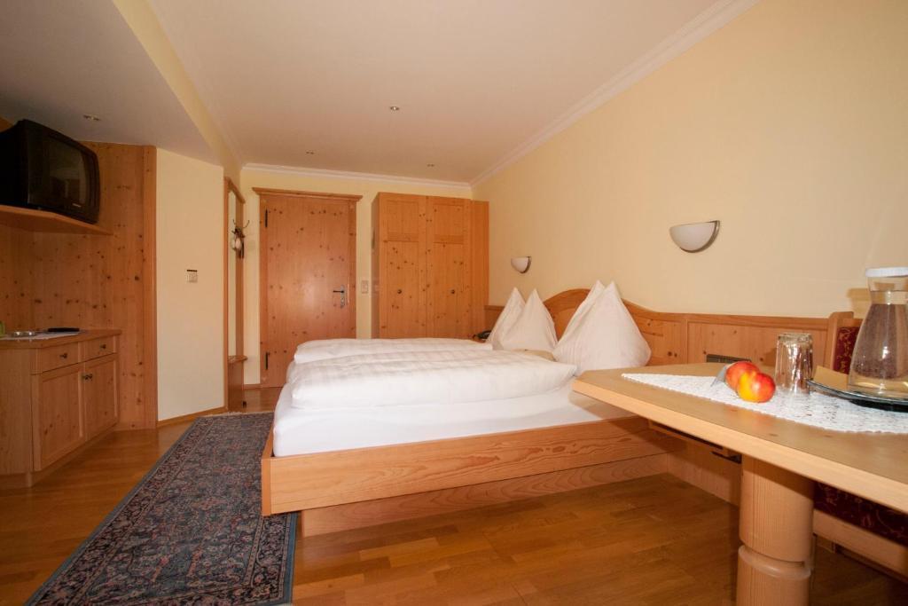 Gasthof Neuwirt Eugendorf Room photo
